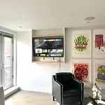 Gallery Suite In Art Tower