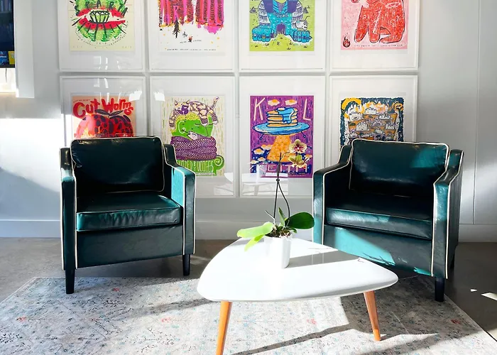 Gallery Suite In Art Tower